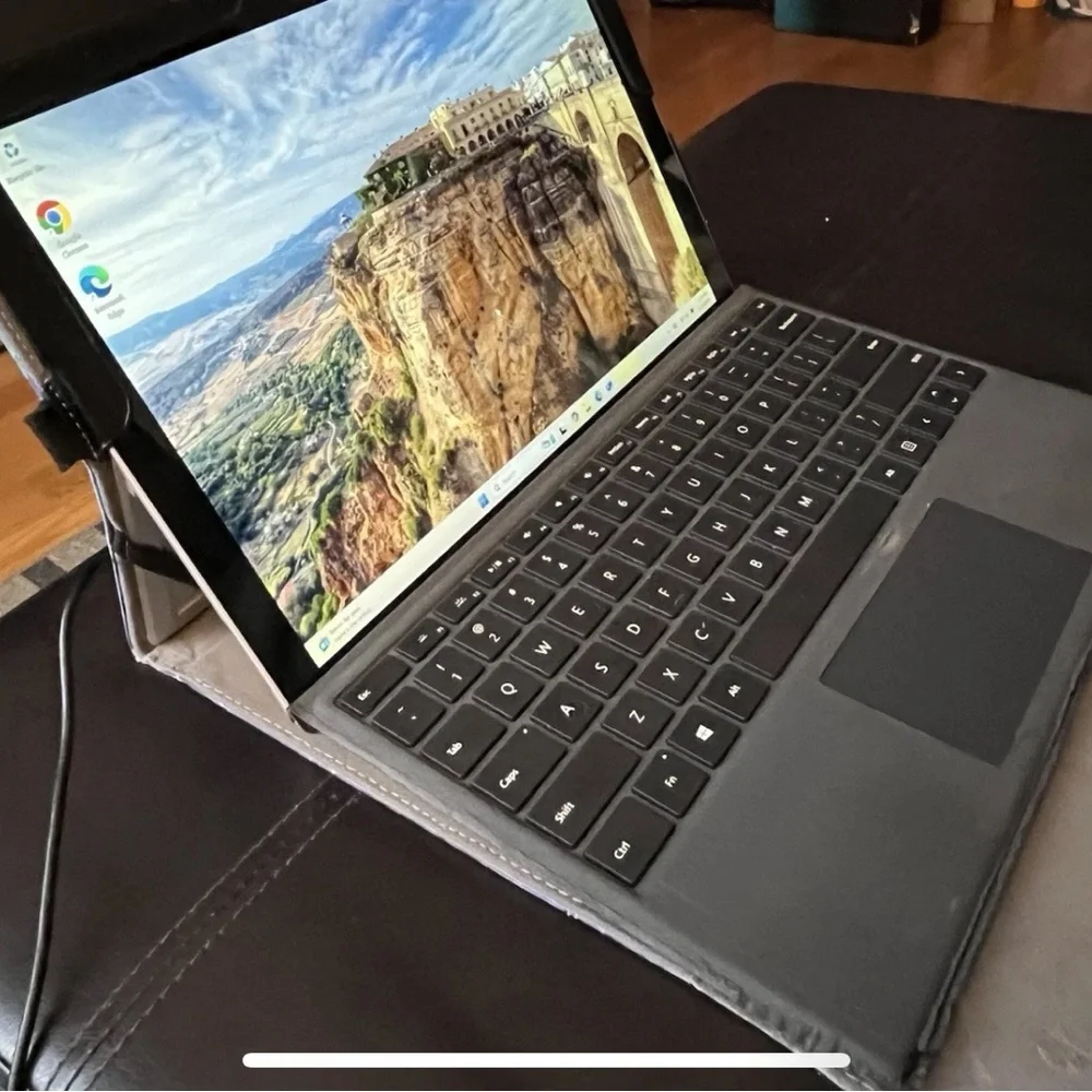 Microsoft Surface 4 Pro i7 16GB 512GB SSD Windows 11 Pro, Jacket, 2chargers&Dock